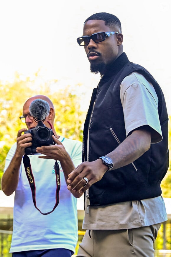 Mike Maignan - Les joueurs de l'équipe de France de football arrivent au Centre National du Football (CNF) de Clairefontaine-en-Yvelines, France, le 9 octobre 2023. © Federico Pestellini/Panoramic/Bestimage