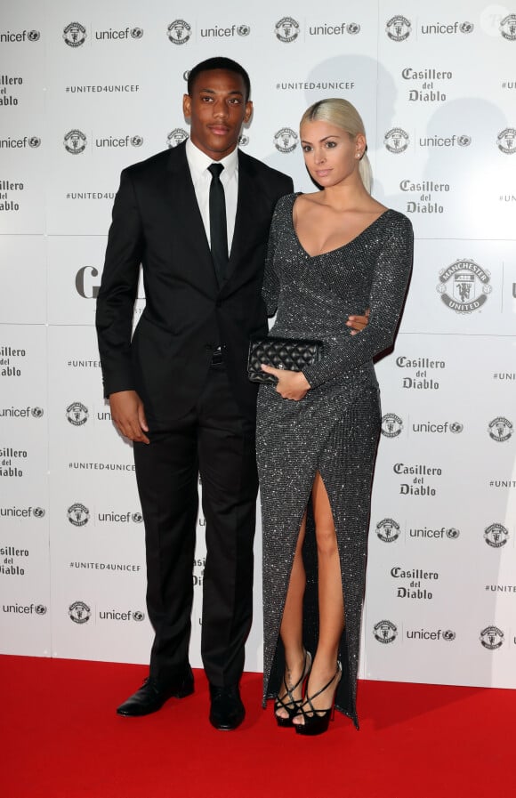 Anthony Martial et sa compagne Mélanie da Cruz sont apparus pour la première fois en public au photocall du dîner de gala "The United for UNICEF" au stade Old Trafford à Manchester, Royaume Uni, le 31 octobre 2016.