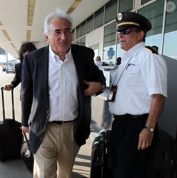 Dominique Strauss-Kahn et Anne Sinclair quittent leur maison à Tribeca pour prendre un vol vers Washington DC à l'aéroport de Laguardia à New York City, NY, USA, le 26 août 2011. Photo par Guerin-Taamallah/ABACAPRESS.COM