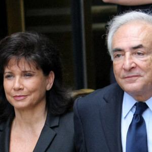 Dominique Strauss-Kahn, l'ancien directeur du Fonds monétaire international, accompagné de sa femme Anne Sinclair, quitte le tribunal pénal de Manhattan le 6 juin 2011 à New York City, NY, USA. Photo par Monika Graff/UPI/ABACAPRESS.COM