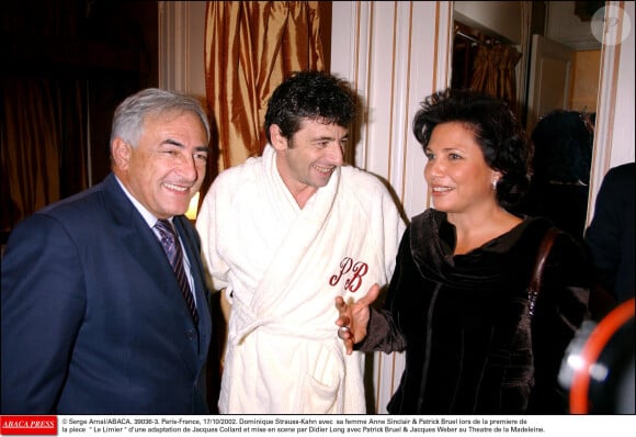 Dominique Strauss-Kahn avec Anne Sinclair & Patrick Bruel lors de la premiere de la piece Le Limier d'une adaptation de Jacques Collard et mise en scene par Didier Long avec Patrick Bruel & Jacques Weber au Theatre de la Madeleine.© Serge Arnal/ABACA. 39036-3. Paris-France, 17/10/2002.