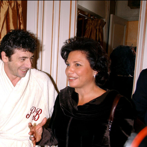 Dominique Strauss-Kahn avec Anne Sinclair & Patrick Bruel lors de la premiere de la piece Le Limier d'une adaptation de Jacques Collard et mise en scene par Didier Long avec Patrick Bruel & Jacques Weber au Theatre de la Madeleine.© Serge Arnal/ABACA. 39036-3. Paris-France, 17/10/2002.