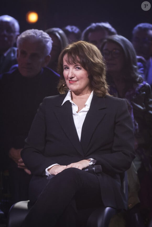 La grande Anne Roumanoff sera également de la partie
Anne Roumanoff à l'enregistrement de l'émission "Le grand échiquier, Spéciale Raymond Devos", diffusée le 11 juillet sur France 2