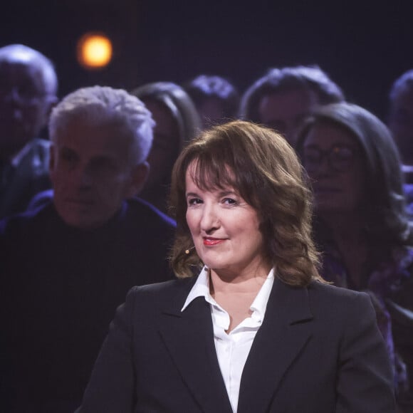 La grande Anne Roumanoff sera également de la partie
Anne Roumanoff à l'enregistrement de l'émission "Le grand échiquier, Spéciale Raymond Devos", diffusée le 11 juillet sur France 2