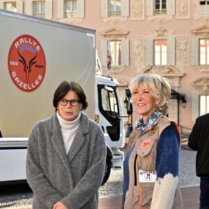 La princesse Stéphanie de Monaco et Dominique Serra sur la place du palais princier à Monaco, le 4 mars 2023