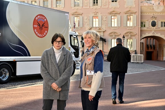 La princesse Stéphanie de Monaco et Dominique Serra sur la place du palais princier à Monaco, le 4 mars 2023