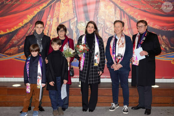 La princesse Stéphanie de Monaco et son fils Louis Ducruet, Charlotte Casiraghi et son fils Raphael Elmaleh et Stéphane Bern lors du 2ème jour du 45ème Festival International du Cirque de Monte Carlo sous le chapiteau Fontvieille à Monaco le 21 janvier 2023