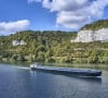 Tant le cadre semble idyllique.
Peniche marchande sur la Seine pres des Andelys (27). Falaise et foret sur les berges de Seine - Photo by Lachas D/ANDBZ/ABACAPRESS.COM