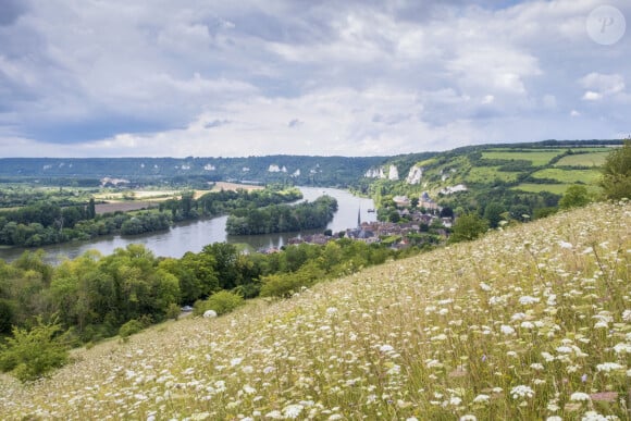 Ce qu'elle ne regrette pas du tout !
Les Andelys (27) : vue sur la ville des Andelys depuis les hauteurs du site du chateau fort de Chateau Gaillard. Panorama sur le village et la vallee de la Seine, boucle de Seine - Photo by Matarezo/ANDBZ/ABACAPRESS.COM 