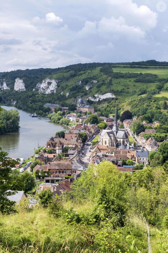 Les Andelys (27) : vue sur la ville des Andelys depuis les hauteurs du site du chateau fort de Chateau Gaillard. Panorama sur le village et la vallee de la Seine, boucle de Seine - Photo by Matarezo/ANDBZ/ABACAPRESS.COM