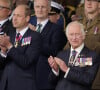 Les deux hommes n'ont jamais semblé aussi proche 
 
Le prince William de Galles, le roi Charles III d'Angleterre et la reine consort Camilla Parker Bowles - La famille royale d'Angleterre lors des commémorations du 80ème anniversaire du débarquement (D-Day) à Portsmouth. Le 5 juin 2024 © Kin Cheung / Mirrorpix / Bestimage
