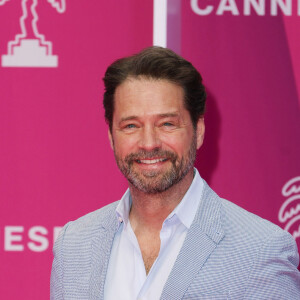 Jason Priestley, qui jouait Brandon Walsh le frère de la disparue, a écrit : "Choqué et attristé d'apprendre le décès de mon amie Shannen. Elle était une force de la nature et elle va me manquer."
Jason Priestley à la projection de la série "Becoming Karl Lagerfeld" lors de la 7ème saison de 'CanneSeries' à Cannes le 7 avril 2024