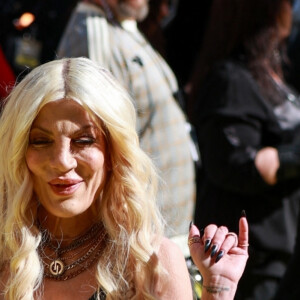 Tori Spelling arrivant à la soirée 2024 iHeartRadio Music Awards au Dolby Theater à Hollywood le 1er avril 2024.