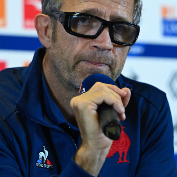 "Il fallait faire avec, il fallait faire ensemble", explique Fabien Galthié
 
Le sélectionneur de l'équipe de France de rugby Fabien Galthié lors de sa conférence de presse très attendue après l'élimination du XV de France en quarts de finale de Coupe du monde face à l'Afrique du Sud, à Paris, France, le 8 novembre 2023. © Federico Pestellini/Panoramic/Bestimage