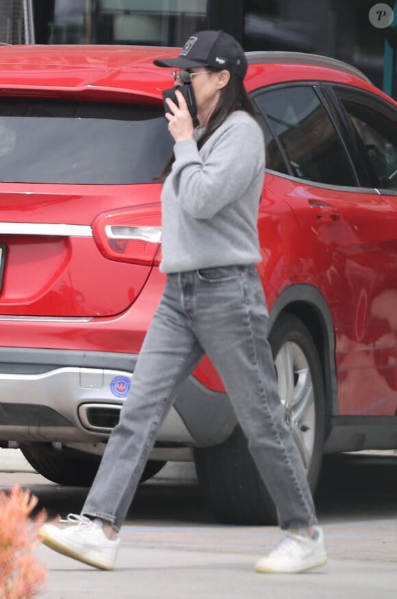 Malibu, CA - EXCLUSIF - L'ancienne star de 90210 Shannen Doherty a été aperçue en train de faire du shopping à Malibu, alors qu'elle se bat contre un cancer du cerveau de stade 4.