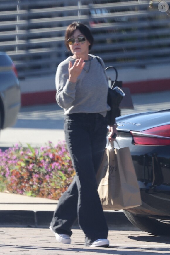 Malibu, CA - EXCLUSIF - L'actrice Shannen Doherty et sa mère Rosa ont fait leurs adieux aux fêtes de fin d'année en quittant le restaurant Kristy's pour un brunch du jour de l'an dans la ville côtière pittoresque de Malibu, partageant un début d'année délicieux et rempli de famille.