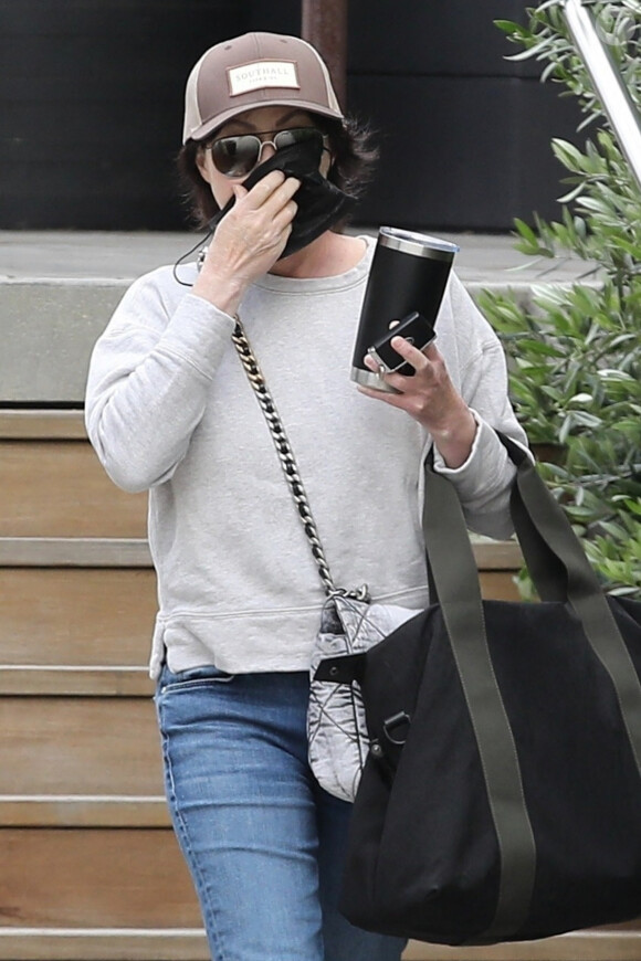 Exclusif - Récemment divorcée, Shannen Doherty fait du shopping à Malibu le 5 mai 2023. 