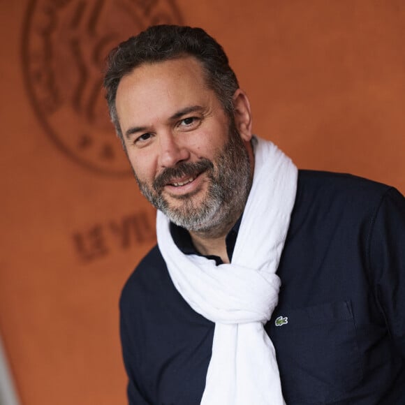 En revanche, le journaliste, lui, fait un break
Bruce Toussaint - Les célébrités au village lors des Internationaux de France de tennis de Roland Garros.. © Jacovides-Moreau/Bestimage