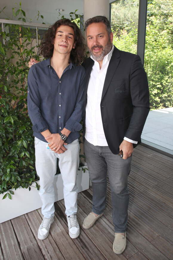 Exclusif - Bruce Toussaint et son fils Noé lors des Internationaux de France de Tennis de Roland Garros 2023 - Jour 10 - à Paris, France, le 6 juin 2023. © Bertrand Rindoff/Bestimage