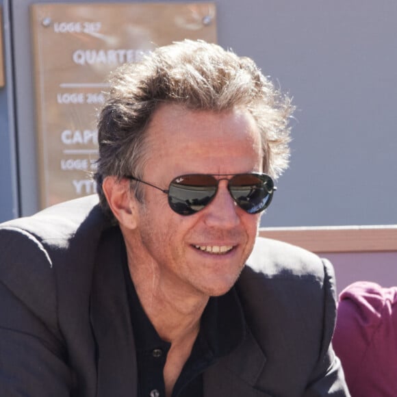 Anne-Sophie Lapix et son mari Arthur Sadoun - Célébrités dans les tribunes des Internationaux de France de tennis de Roland Garros 2024 à Paris le 7 juin 2024. © Jacovides-Moreau/Bestimage