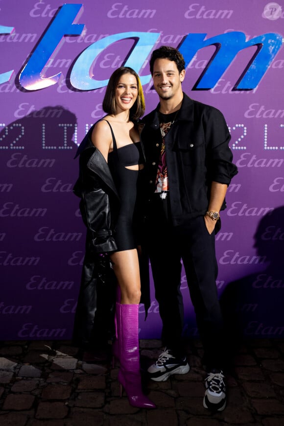 Iris Mittenaere et son compagnon Diego El Glaoui - Photocall lors du défilé Etam Live Show 2022 dans les jardins des Archives Nationales lors de la fashion week printemps/été 2023 le 27 septembre 2022. © Agence Bestimage 