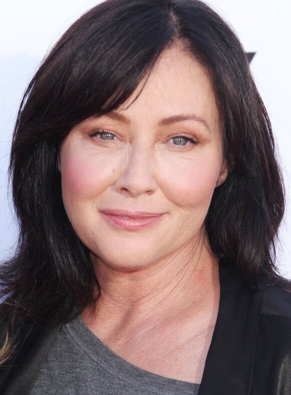 Peu après l'annonce du décès de Shannen Doherty, ses anciennes partenaires de jeu Alyssa Milano et Jennie Garth lui ont rendu hommage
Shannen Doherty - People à la "Sixth biennal Stand Up To Cancer (SU2C) telecast at the Barker Hangar" à Los Angeles. Le 7 septembre 2018 