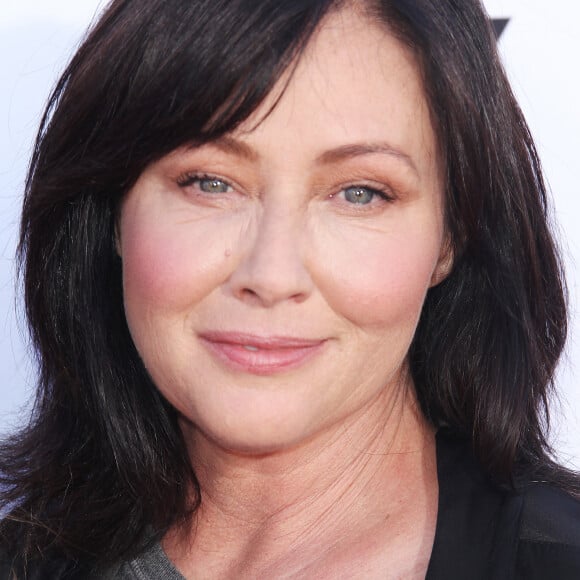 Peu après l'annonce du décès de Shannen Doherty, ses anciennes partenaires de jeu Alyssa Milano et Jennie Garth lui ont rendu hommage
Shannen Doherty - People à la "Sixth biennal Stand Up To Cancer (SU2C) telecast at the Barker Hangar" à Los Angeles. Le 7 septembre 2018 