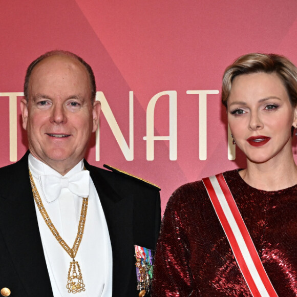 Le prince Albert II de Monaco était accompagné de sa femme la princesse Charlene, la princesse Caroline de Hanovre, sa fille la princesse Alexandra de Hanovre, Sean et Chantell Wittstock pour assister à la traditionnelle soirée de la Fête Nationale Monégasque au Grimaldi Forum à Monaco, le 19 novembre 2019. La Famille Princière et leurs convives ont assisté à un spectacle lyrique "Caruso à Monaco". © Bruno Bebert-Dominique Jacovides / Bestimage 