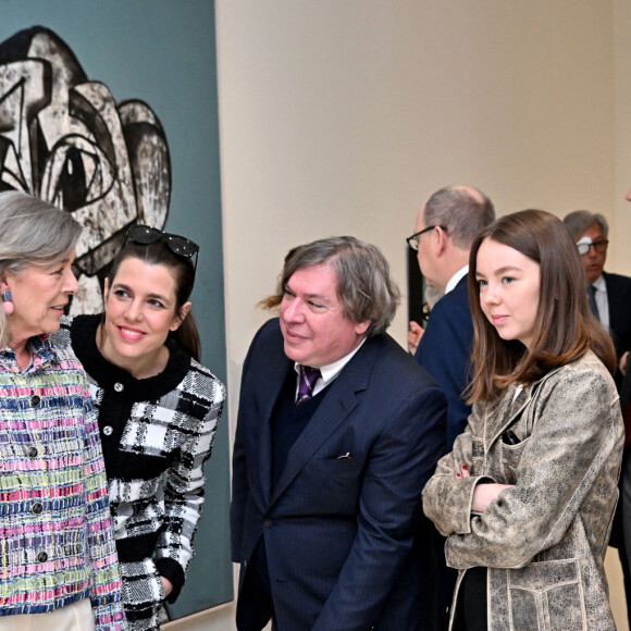 La princesse Caroline de Hanovre, Charlotte Casiraghi, George Condo et Alexandra de Hanovre durant le vernissage de l'exposition Humanoïdes de l'artiste George Condo au Nouveau Musée National de Monaco, le 30 mars 2023. © Bruno Bebert / Bestimage 