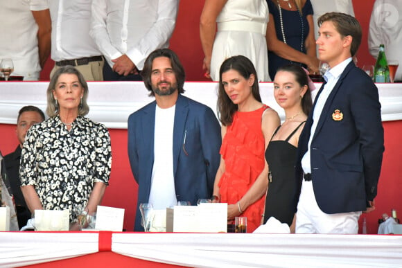 La princesse Caroline de Hanovre, Dimitri Rassam, sa femme Charlotte Casiraghi, la princesse Alexandra de Hanovre et son fiancé Ben-Sylvester Strautmann durant le Jumping International de Monaco, 16eme édition du Longines Global Champions Tour, le 1er juillet 2022. © Bruno Bebert / Bestimage 