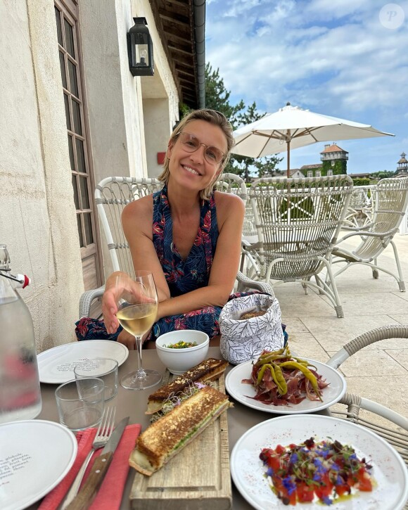 Une halte cocooning pour le duo mère-fille qui a partagé quelques clichés de ce séjour placé sous le signe de la détente, du bien-être et de la beauté. 
Alexandra Lamy, Instagram