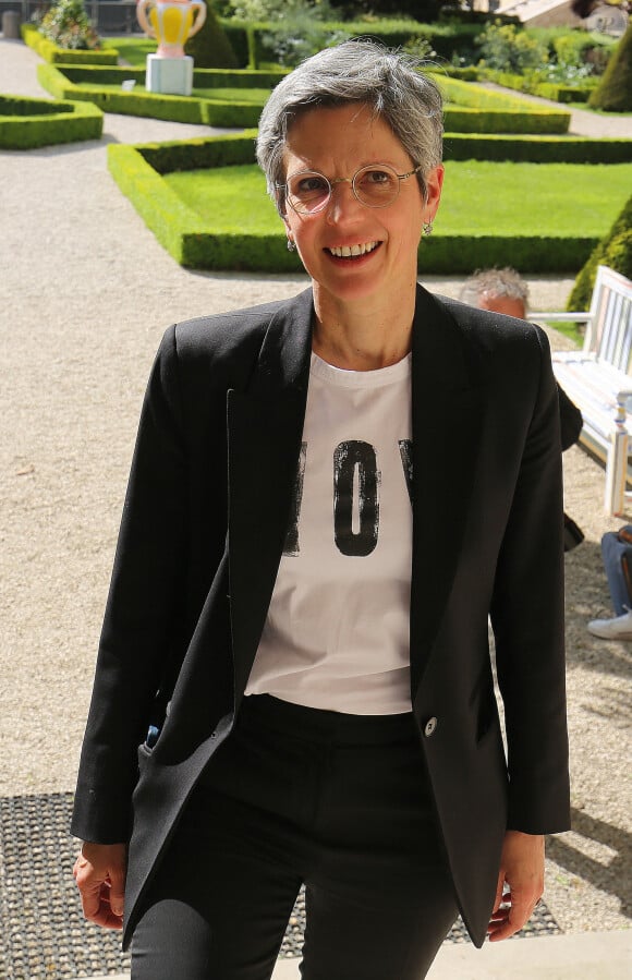 Sandrine Rousseau, députée EELV, dans les jardins de l'assemblée nationale à Paris, le 2 mai 2023. 