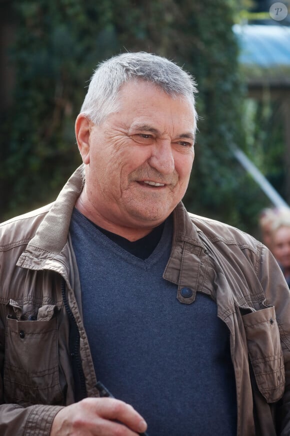 Semi-exclusif - Jean-Marie Bigard - Arrivées à l'enregistrement de l'émission "Vivement Dimanche" présentée par M. Drucker et qui sera diffusée le 8 octobre 2023 sur France 3, au studio Gabriel à Paris, France, le 03 octobre 2023. © Christophe Clovis / Bestimage 