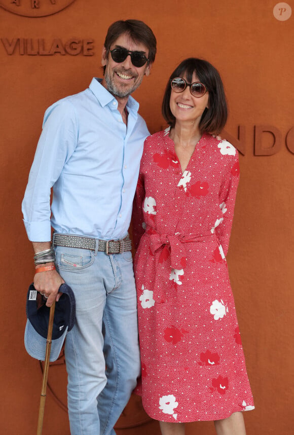 Alexia Laroche-Joubert et son compagnon Mathieu Grinberg - Célébrités au village des Internationaux de France de tennis de Roland Garros 2024 à Paris le 7 juin 2024. © Jacovides-Moreau/Bestimage 