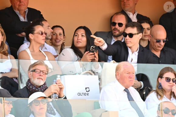 Son frère Louis et son épouse Marie ont de nouveau accepté de jouer les mannequins !
Pauline Ducruet, Marie et Louis Ducruet lors de la finale du Rolex Masters 1000 de Monte-Carlo à Roquebrune-Cap-Martin le 14 avril 2024. © Bruno Bebert / Bestimage 