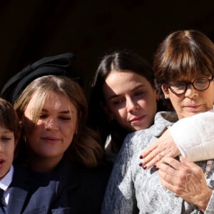 La princesse Stéphanie de Monaco et ses filles, Pauline Ducruet, Camille Gottlieb, Raphael Elmaleh - La famille princière de Monaco au balcon du palais, à l'occasion de la Fête Nationale de Monaco. Le 19 novembre 2023 © Dominique Jacovides-Bruno Bebert / Bestimage 