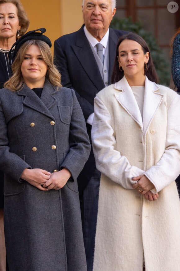 Camille Gottlieb et Pauline Ducruet - La famille princière monégasque dans la cour d'honneur du palais lors de la la fête nationale à Monaco, le 19 novembre 2023. La famille princière monégasque assiste à la prise d'armes, puis à la cérémonie de remise des médailles et à un défilé militaire sur la place du palais princier. © Olivier Huitel / Pool Monaco / Bestimage 