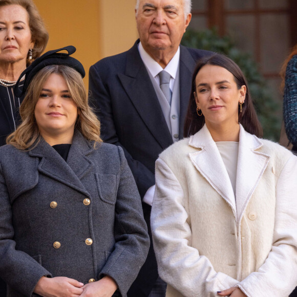 Camille Gottlieb et Pauline Ducruet - La famille princière monégasque dans la cour d'honneur du palais lors de la la fête nationale à Monaco, le 19 novembre 2023. La famille princière monégasque assiste à la prise d'armes, puis à la cérémonie de remise des médailles et à un défilé militaire sur la place du palais princier. © Olivier Huitel / Pool Monaco / Bestimage 