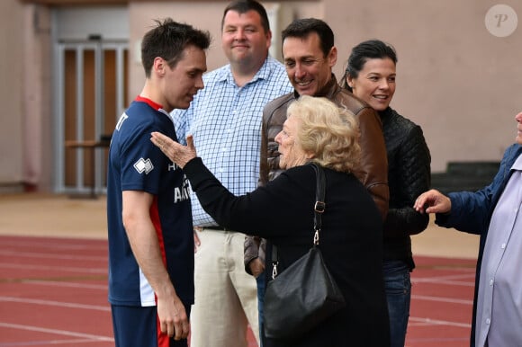 Louis Ducruet, le fils de la princesse Stéphanie de Monaco, encouragé par son père, Daniel Ducruet, sa compagne Kelly et sa grand mère Maguy Ducruet, participe au traditionnel match de football caritatif opposant l'A.S. Star Team for Children à l'Association Mondiale des Pilotes de F1, au stade Louis II le 24 mai 2016 à Monaco. Les Pilotes de F1 ont remporté le match sur le score de 3 à 1. © Bruno Bebert / Bestimage 