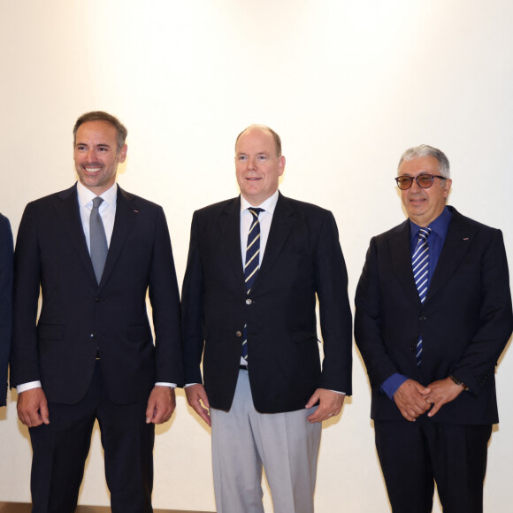 Exclusif - Alexandre Rougier, Yann-Antony Noghès, le prince Albert II de Monaco, Robert Fillon, Patrice Cellario - Le prince Albert II de Monaco lors de l'avant-première du film "Albert 1er, un combat pour la paix" au Grimaldi Forum à Monaco le 9 juin 2022. © Claudia Albuquerque / Bestimage 