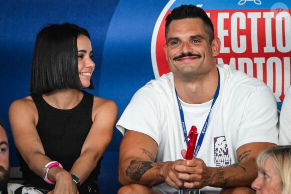 Le détail physique chez Florent Manaudou que sa compagne Lola "adore"
 
Florent Manaudou et sa nouvelle compagne Lola Dumenil dans les tribunes lors des Championnats de France de natation à Chartres. © Matthieu Mirville/Bestimage