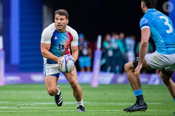 Le rugbyman est devenu très populaire est possède une grosse communauté sur les réseaux sociaux
 
Antoine Dupont (France)