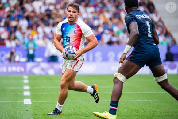 Antoine Dupont (France) - L'équipe de France de rugby à 7 tenue en échec par les États-Unis (12-12) lors des Jeux Olympiques (JO) de Paris 2024 au Stade de France, à Saint-Denis, Seine Saint-Denis, France, le 24 juillet 2024. © Baptiste Autissier/Panoramic/Bestimage