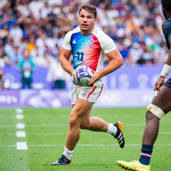 Antoine Dupont (France) - L'équipe de France de rugby à 7 tenue en échec par les États-Unis (12-12) lors des Jeux Olympiques (JO) de Paris 2024 au Stade de France, à Saint-Denis, Seine Saint-Denis, France, le 24 juillet 2024. © Baptiste Autissier/Panoramic/Bestimage