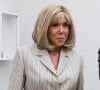 Brigitte Macron, son épouse, y met elle aussi du sien pour communiquer sur ces JO tant attendus. 
Inauguration de la Maison de l'Elysée située en face du Palais de l'Elysée, par le Président de la République Emmanuel Macron et sa femme Brigitte Macron, à l'occasion des Jeux Olympiques et Paralympiques de Paris 2024. © Isa Harsin / Pool / Bestimage