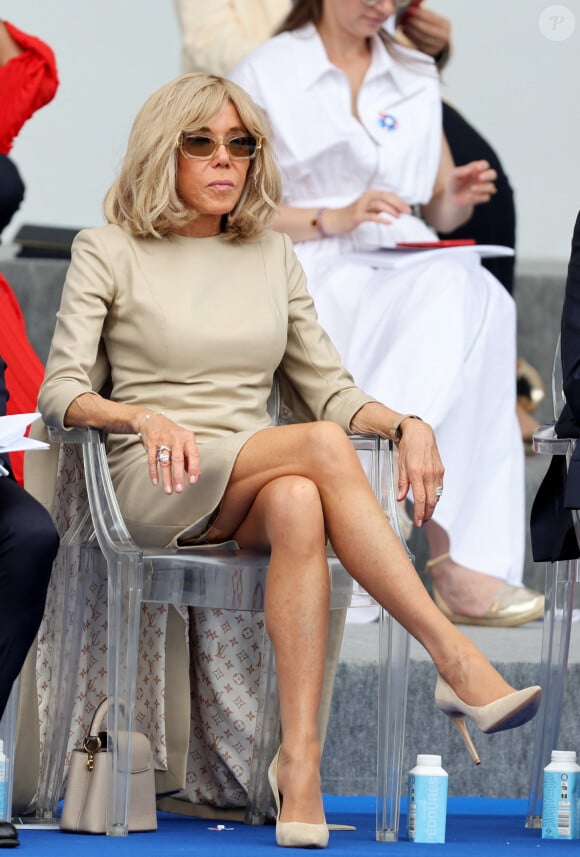 Brigitte Macron en tribune présidentielle lors de la cérémonie du 144ème défilé militaire du 14 juillet, jour de la Fête Nationale, avenue Foch à Paris, France, le 14 juillet 2024. © Dominique Jacovides/Bestimage