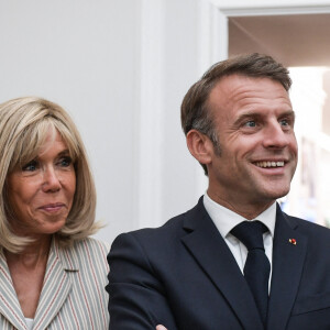 Emmanuel Macron est attendu au tournant et a promis que le jeu en vaudrait la chandelle. 
Inauguration de la Maison de l'Elysée située en face du Palais de l'Elysée, par le Président de la République Emmanuel Macron et sa femme Brigitte Macron, à l'occasion des Jeux Olympiques et Paralympiques de Paris 2024. Le 24 juillet 2024, a Paris. © Isa Harsin / Pool / Bestimage