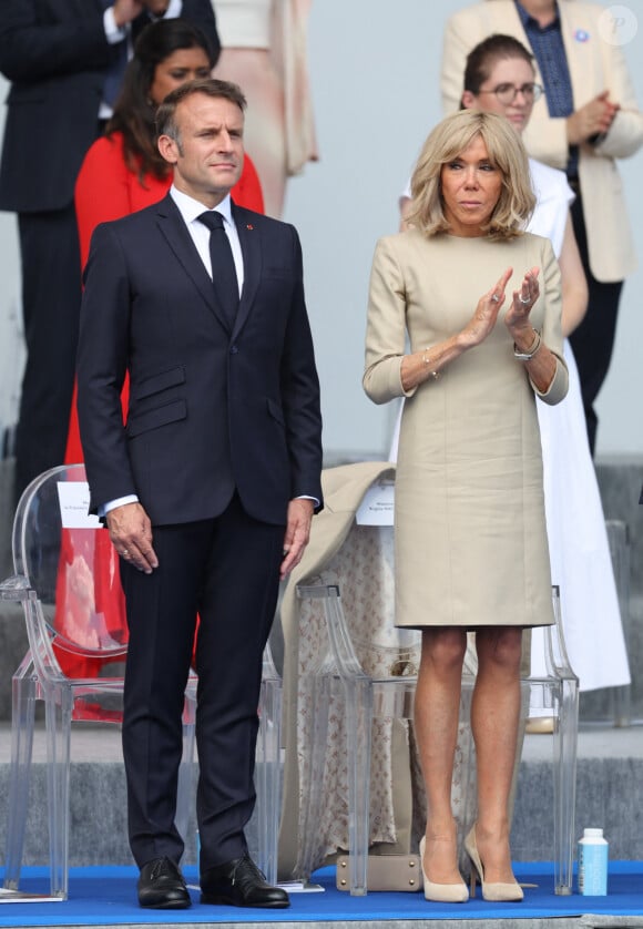 Emmanuel Macron et sa femme Brigitte en tribune présidentielle lors de la cérémonie du 144ème défilé militaire du 14 juillet, jour de la Fête Nationale, avenue Foch à Paris, France, le 14 juillet 2024. © Dominique Jacovides/Bestimage