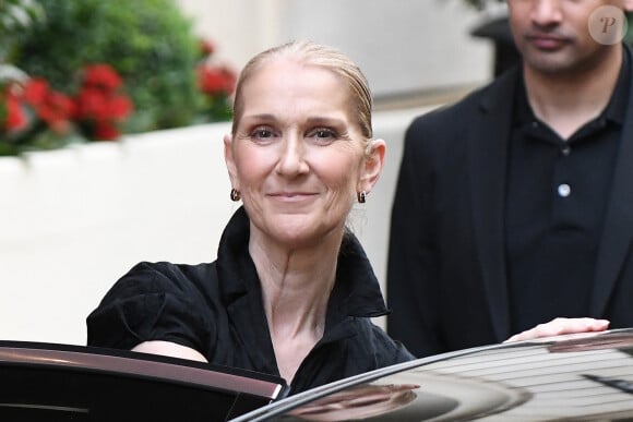 Céline Dion à la sortie de l'hôtel Royal Monceau à Paris avant l'ouverture des Jeux Olympiques (JO) de Paris 2024, à Paris, France, le 24 juillet 2024.