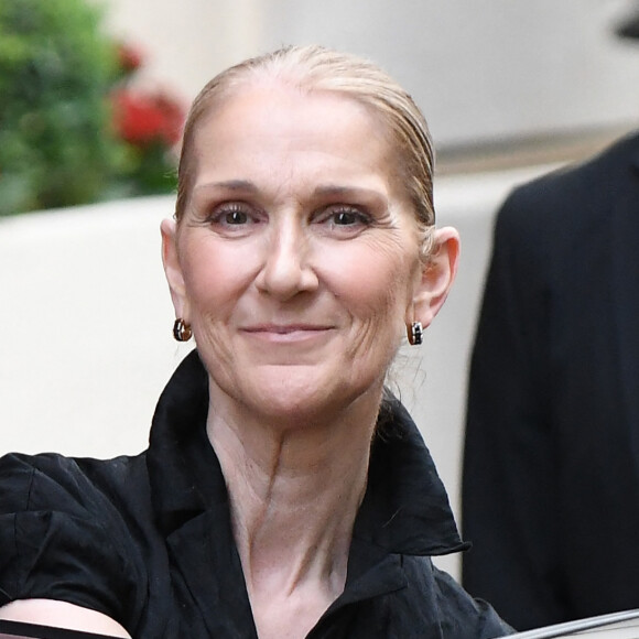 On voux explique pourquoi
Céline Dion à la sortie de l'hôtel Royal Monceau à Paris avant l'ouverture des Jeux Olympiques (JO) de Paris 2024, à Paris, France, le 24 juillet 2024.